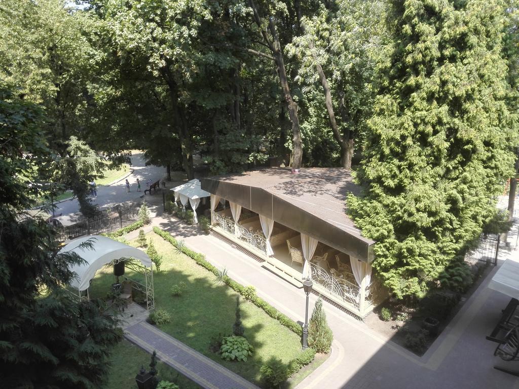 Delice Hotell Lviv Exteriör bild