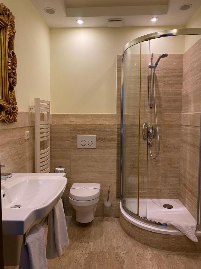 Delice Hotell Lviv Exteriör bild