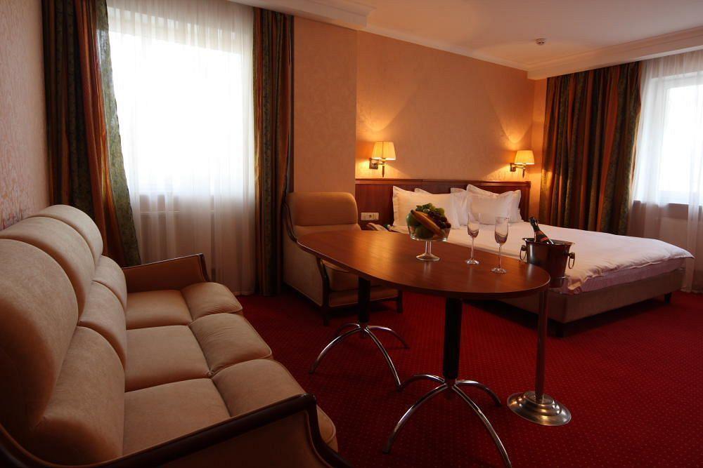Delice Hotell Lviv Exteriör bild