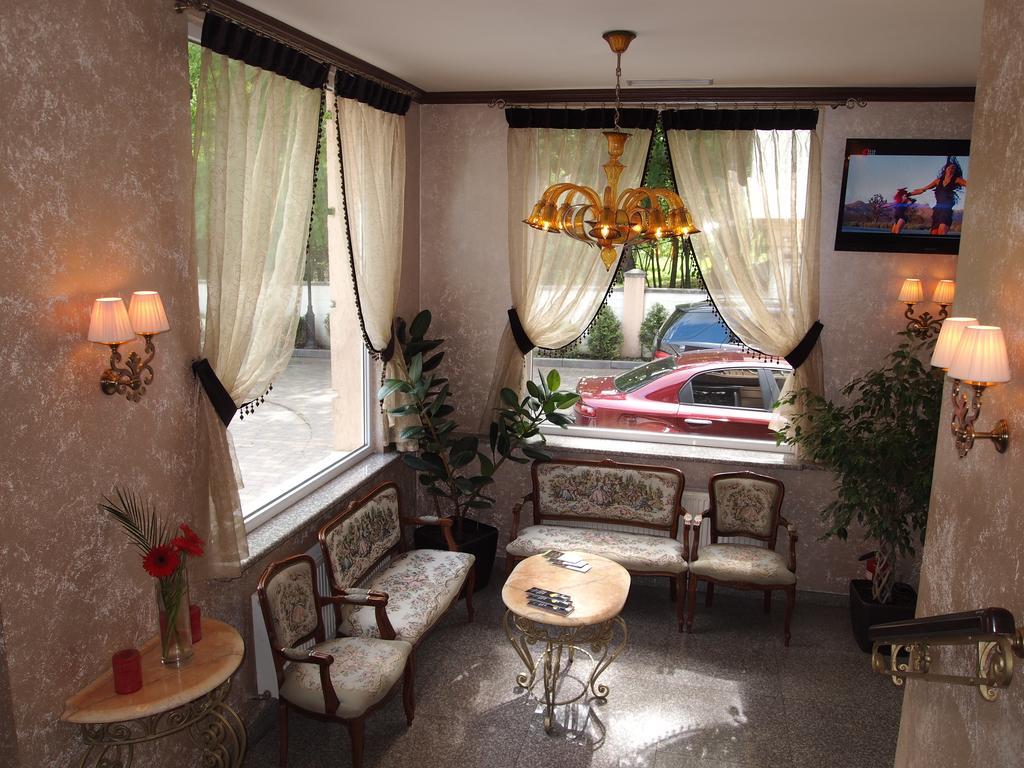 Delice Hotell Lviv Exteriör bild