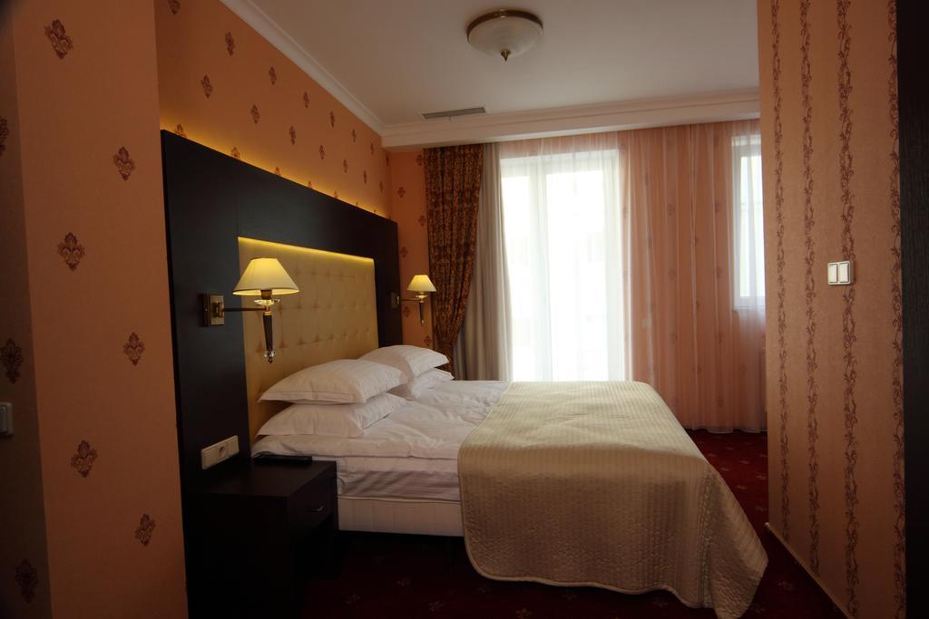 Delice Hotell Lviv Exteriör bild