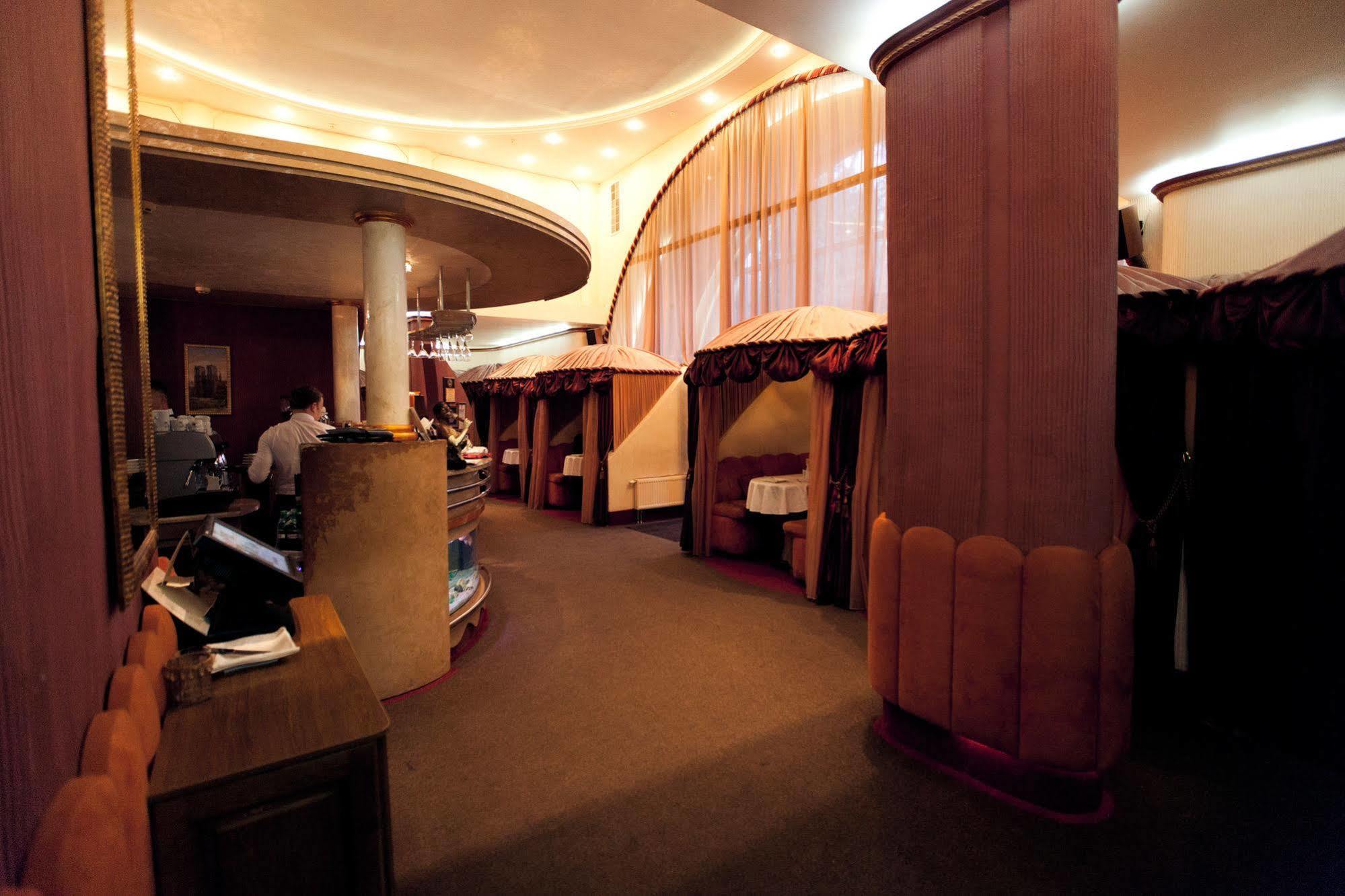Delice Hotell Lviv Exteriör bild