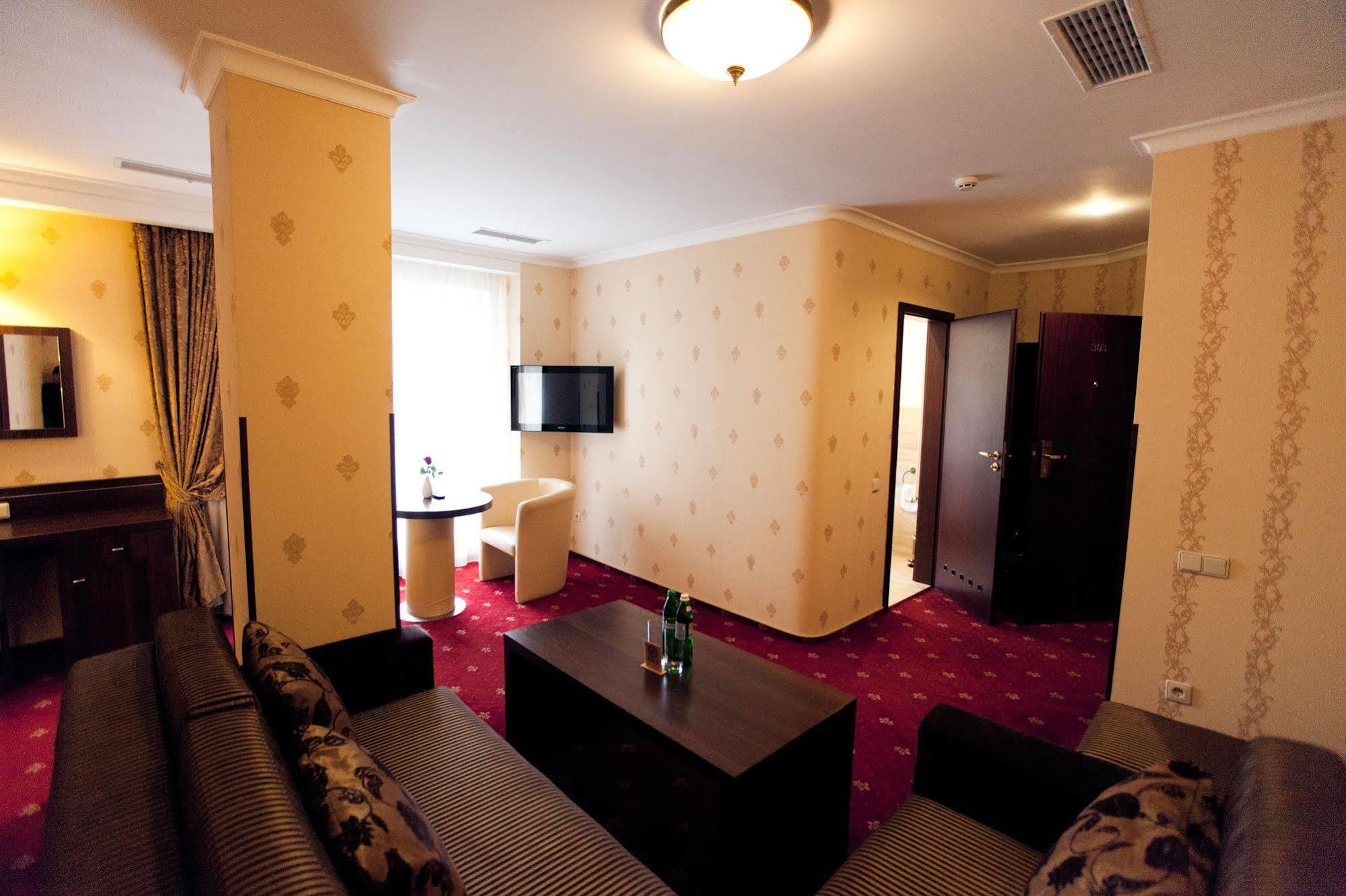 Delice Hotell Lviv Exteriör bild