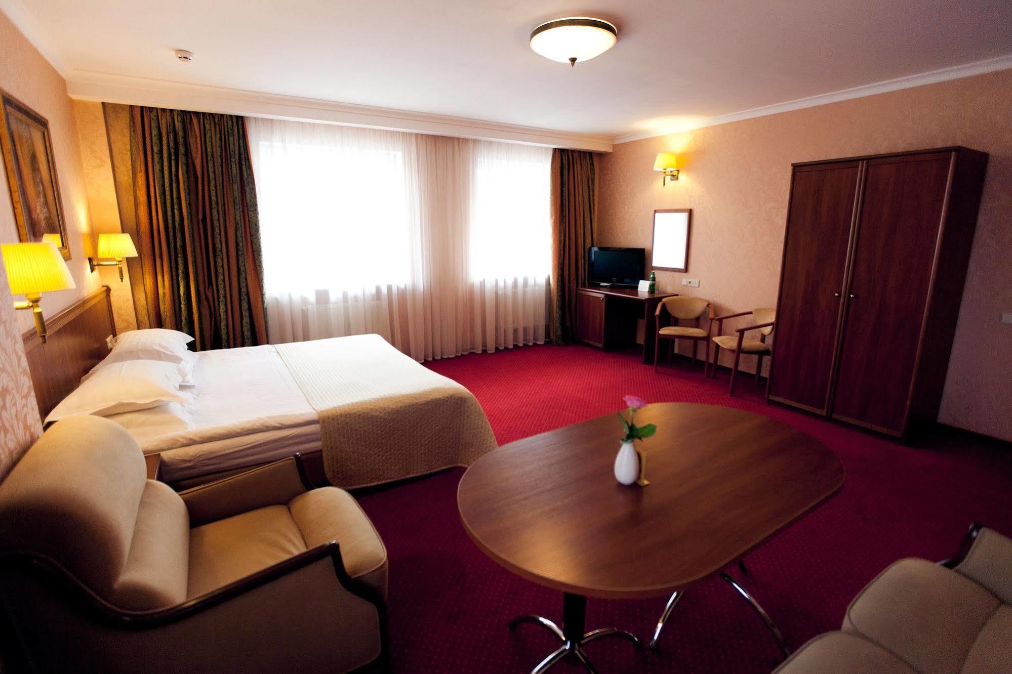 Delice Hotell Lviv Exteriör bild