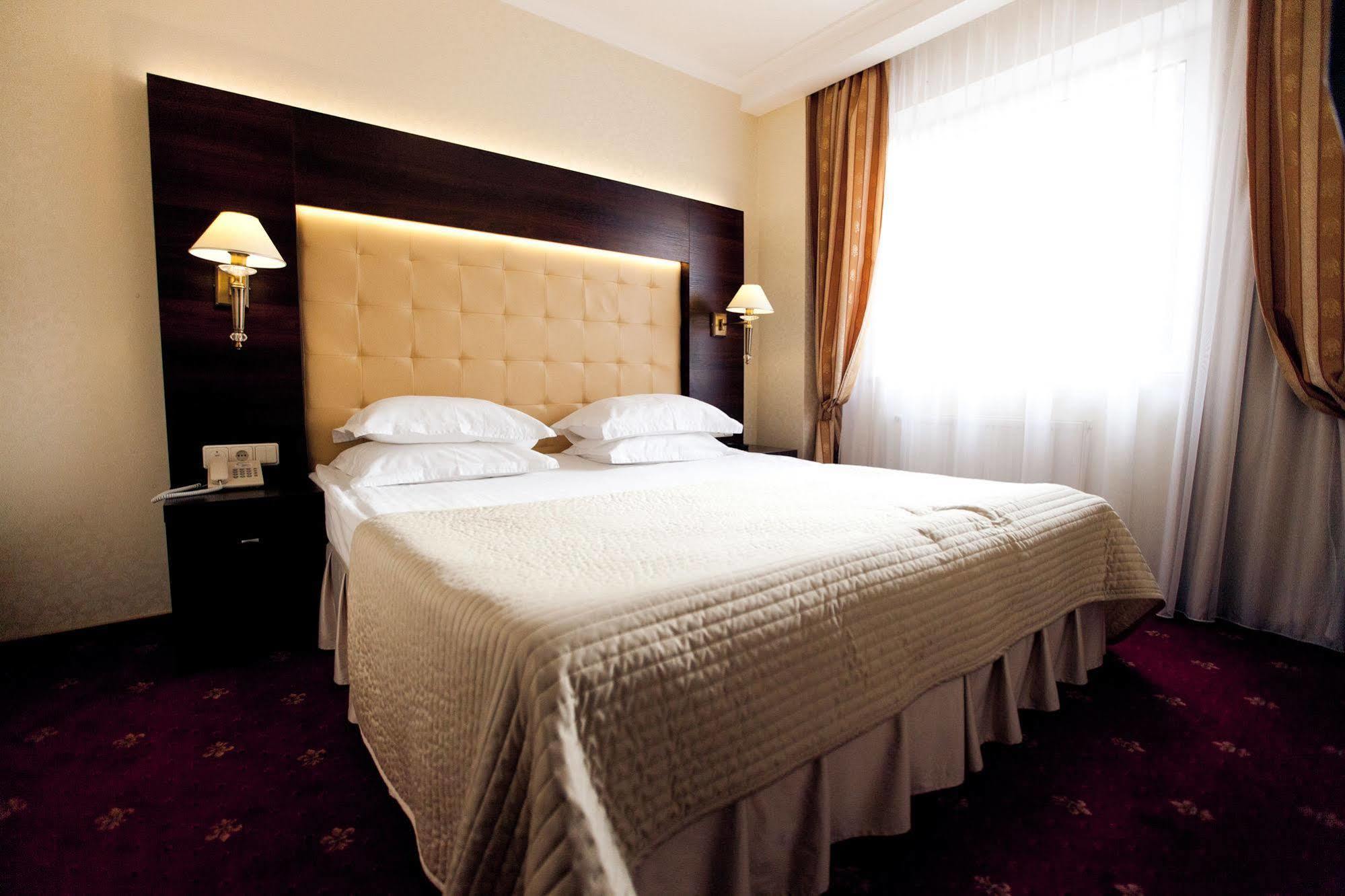Delice Hotell Lviv Exteriör bild