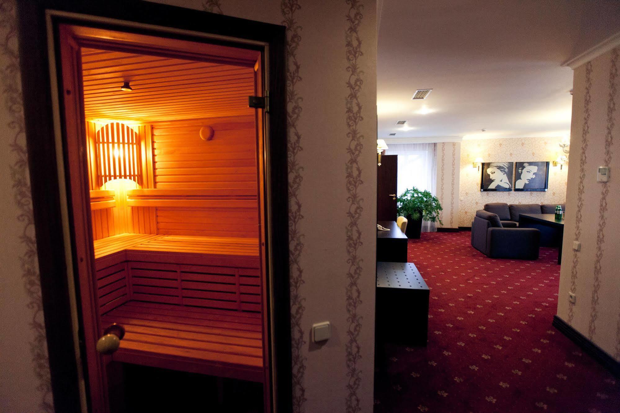 Delice Hotell Lviv Exteriör bild